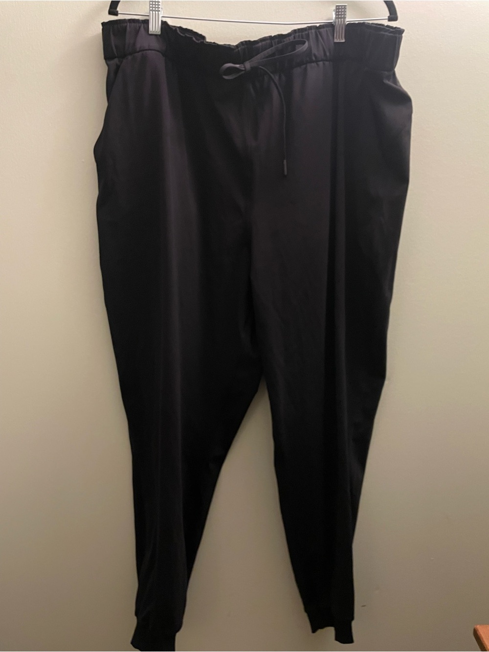Lululemon women’s style LW5CV48 black jogger with drawstring size 20